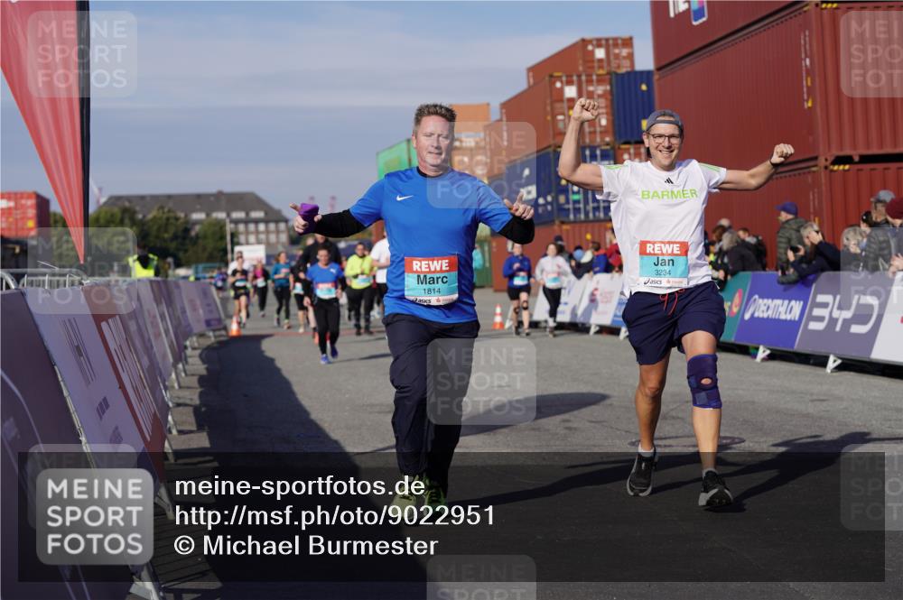 03.10.2025 - Köhlbrandbrückenlauf Michael Burmester http://msf.ph/oto/9022951 03.10.2025 10:25:06 Ziel 1814, 1887, 2083, 2249, 2250, 2396, 2408, 2873, 3084, 3234, 3455, 3519, 3520, 3706 meine-sportfotos.de