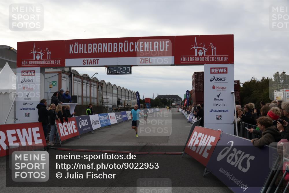 03.10.2025 - Köhlbrandbrückenlauf Julia Fischer http://msf.ph/oto/9022953 03.10.2025 15:50:23 Ziel 7033, 7045, 9713 meine-sportfotos.de