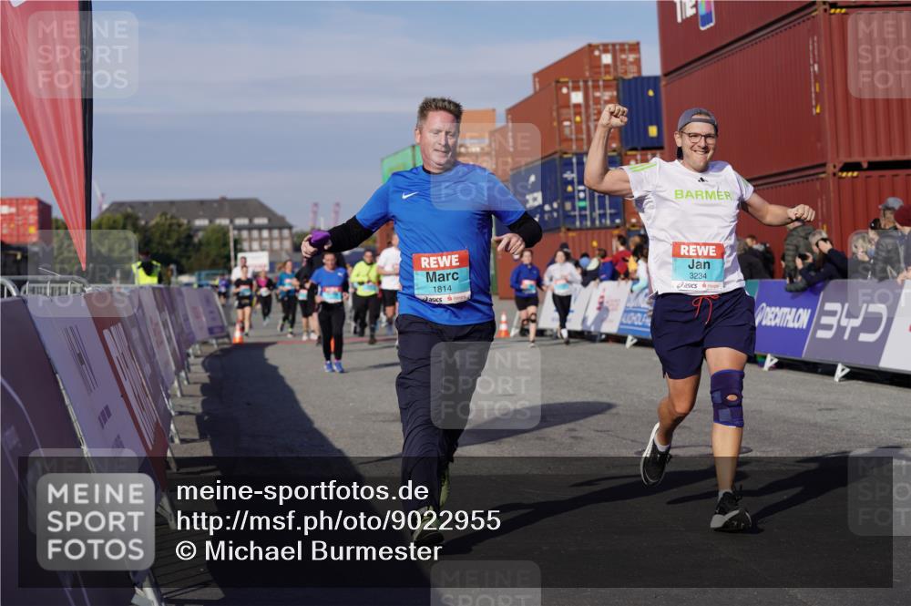 03.10.2025 - Köhlbrandbrückenlauf Michael Burmester http://msf.ph/oto/9022955 03.10.2025 10:25:06 Ziel 1814, 1887, 2083, 2249, 2250, 2396, 2408, 2873, 3084, 3234, 3455, 3519, 3520, 3706 meine-sportfotos.de