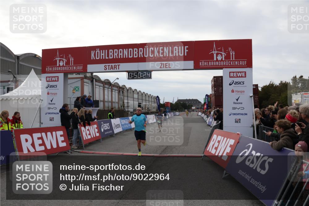 03.10.2025 - Köhlbrandbrückenlauf Julia Fischer http://msf.ph/oto/9022964 03.10.2025 15:50:24 Ziel 7045, 9713 meine-sportfotos.de