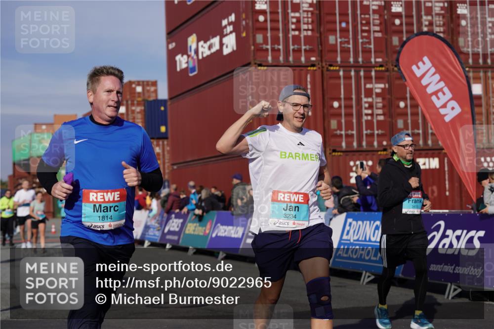 03.10.2025 - Köhlbrandbrückenlauf Michael Burmester http://msf.ph/oto/9022965 03.10.2025 10:25:07 Ziel 1814, 2083, 2249, 2250, 2408, 2618, 2873, 3084, 3234, 3455, 3519, 3520, 3706 meine-sportfotos.de