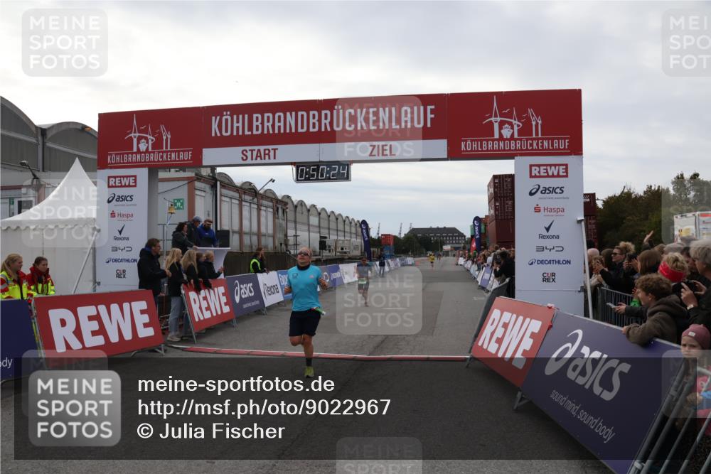 03.10.2025 - Köhlbrandbrückenlauf Julia Fischer http://msf.ph/oto/9022967 03.10.2025 15:50:24 Ziel 7045, 9713 meine-sportfotos.de