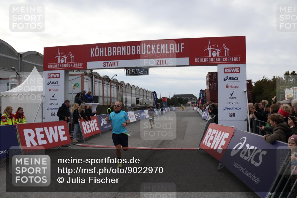 03.10.2025 - Köhlbrandbrückenlauf Julia Fischer http://msf.ph/oto/9022970 03.10.2025 15:50:24 Ziel 7045, 9713 meine-sportfotos.de