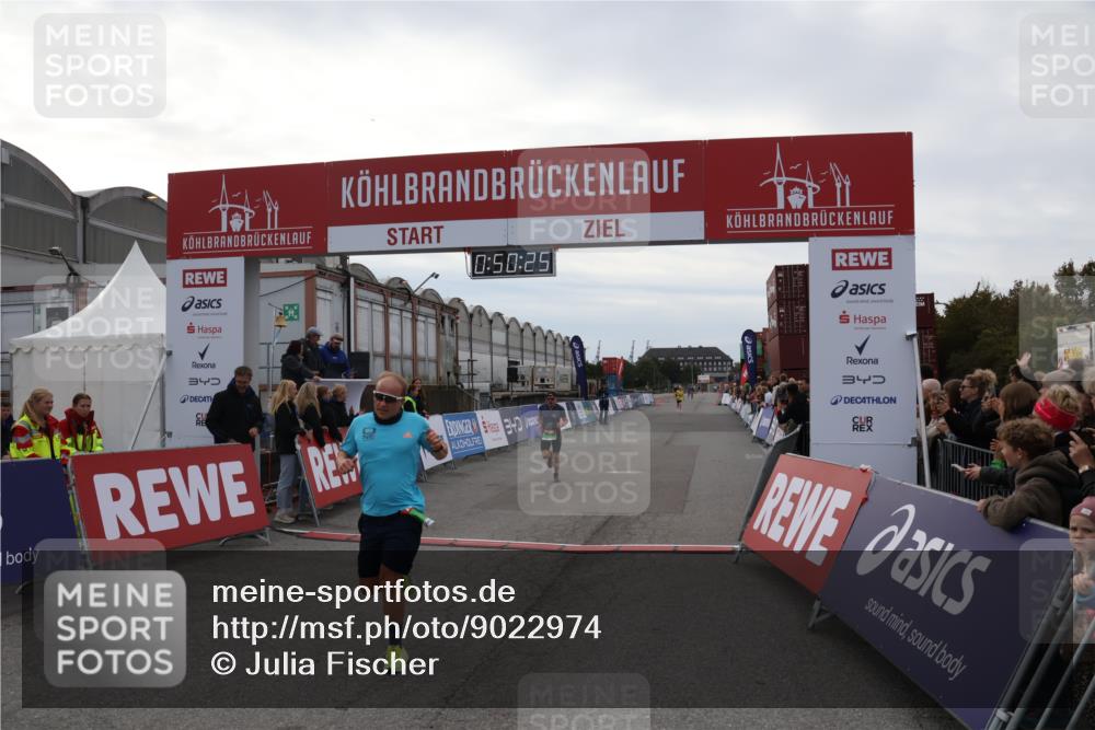 03.10.2025 - Köhlbrandbrückenlauf Julia Fischer http://msf.ph/oto/9022974 03.10.2025 15:50:25 Ziel 7045, 9713 meine-sportfotos.de