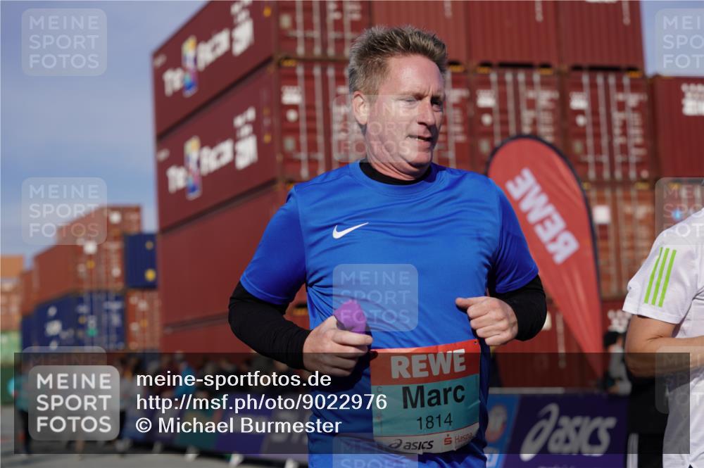 03.10.2025 - Köhlbrandbrückenlauf Michael Burmester http://msf.ph/oto/9022976 03.10.2025 10:25:08 Ziel 1814, 2083, 2249, 2250, 2408, 2618, 2828, 2873, 3084, 3234, 3455, 3519, 3520, 3706 meine-sportfotos.de