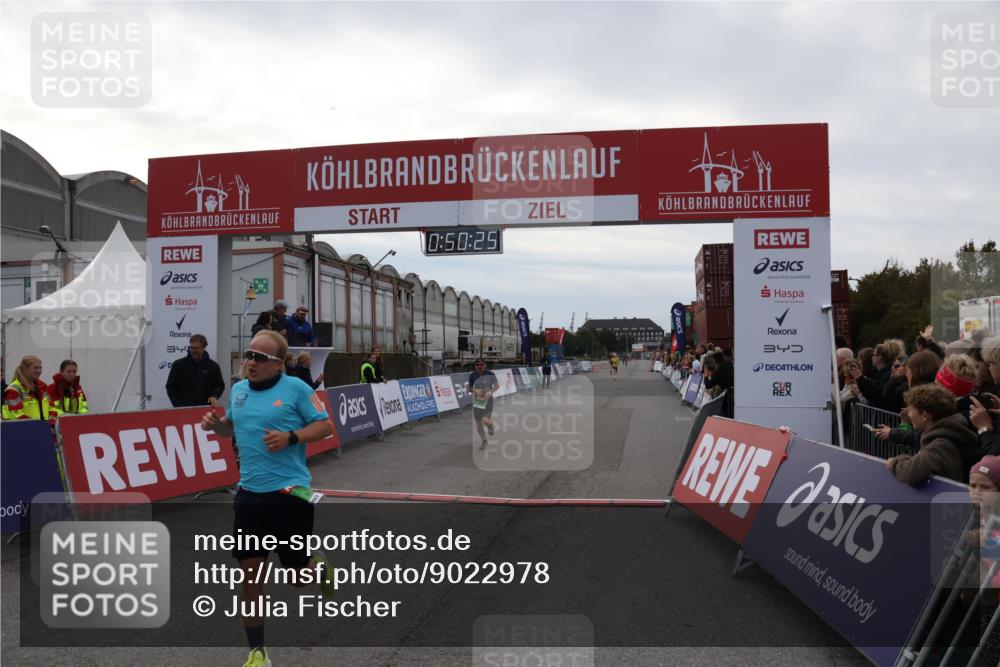 03.10.2025 - Köhlbrandbrückenlauf Julia Fischer http://msf.ph/oto/9022978 03.10.2025 15:50:25 Ziel 7045, 9713 meine-sportfotos.de