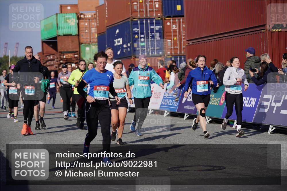 03.10.2025 - Köhlbrandbrückenlauf Michael Burmester http://msf.ph/oto/9022981 03.10.2025 10:25:10 Ziel 1814, 2019, 2036, 2083, 2249, 2250, 2393, 2618, 2828, 2873, 3003, 3004, 3084, 3234, 3405, 3455, 3519, 3520, 3706 meine-sportfotos.de