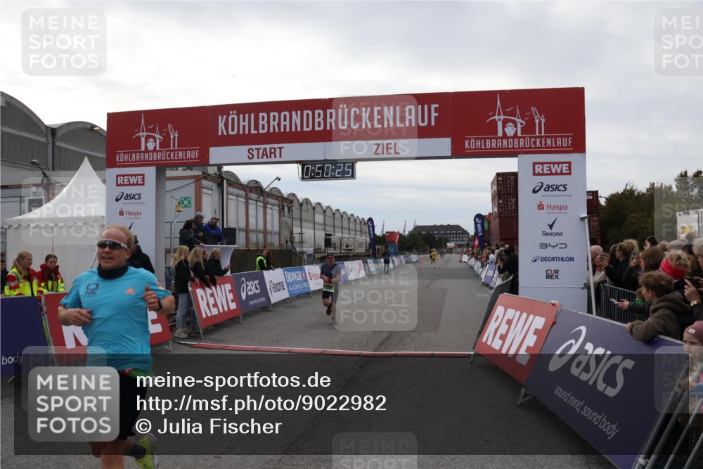 03.10.2025 - Köhlbrandbrückenlauf Julia Fischer http://msf.ph/oto/9022982 03.10.2025 15:50:25 Ziel 7045, 9713 meine-sportfotos.de