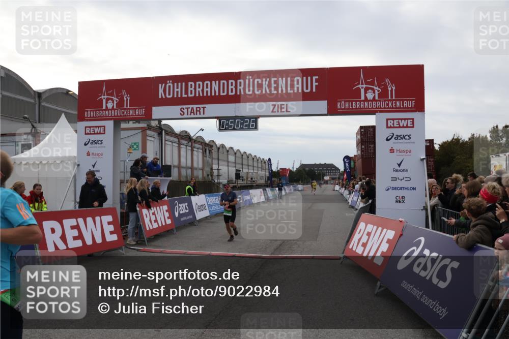 03.10.2025 - Köhlbrandbrückenlauf Julia Fischer http://msf.ph/oto/9022984 03.10.2025 15:50:26 Ziel 7045, 9713 meine-sportfotos.de
