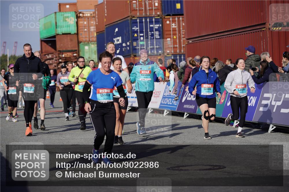 03.10.2025 - Köhlbrandbrückenlauf Michael Burmester http://msf.ph/oto/9022986 03.10.2025 10:25:10 Ziel 1814, 2019, 2036, 2083, 2249, 2250, 2393, 2618, 2828, 2873, 3003, 3004, 3084, 3234, 3405, 3455, 3519, 3520, 3706 meine-sportfotos.de