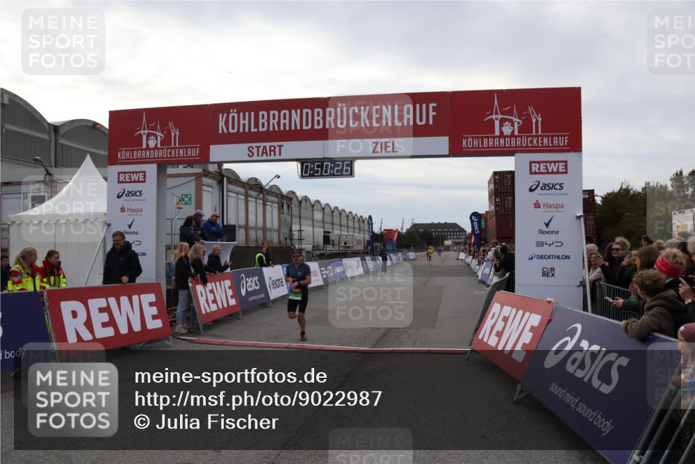 03.10.2025 - Köhlbrandbrückenlauf Julia Fischer http://msf.ph/oto/9022987 03.10.2025 15:50:26 Ziel 7045, 9713 meine-sportfotos.de
