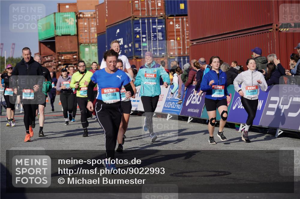 03.10.2025 - Köhlbrandbrückenlauf Michael Burmester http://msf.ph/oto/9022993 03.10.2025 10:25:10 Ziel 1814, 2019, 2036, 2083, 2249, 2250, 2393, 2618, 2828, 2873, 3003, 3004, 3084, 3234, 3405, 3455, 3519, 3520, 3706 meine-sportfotos.de