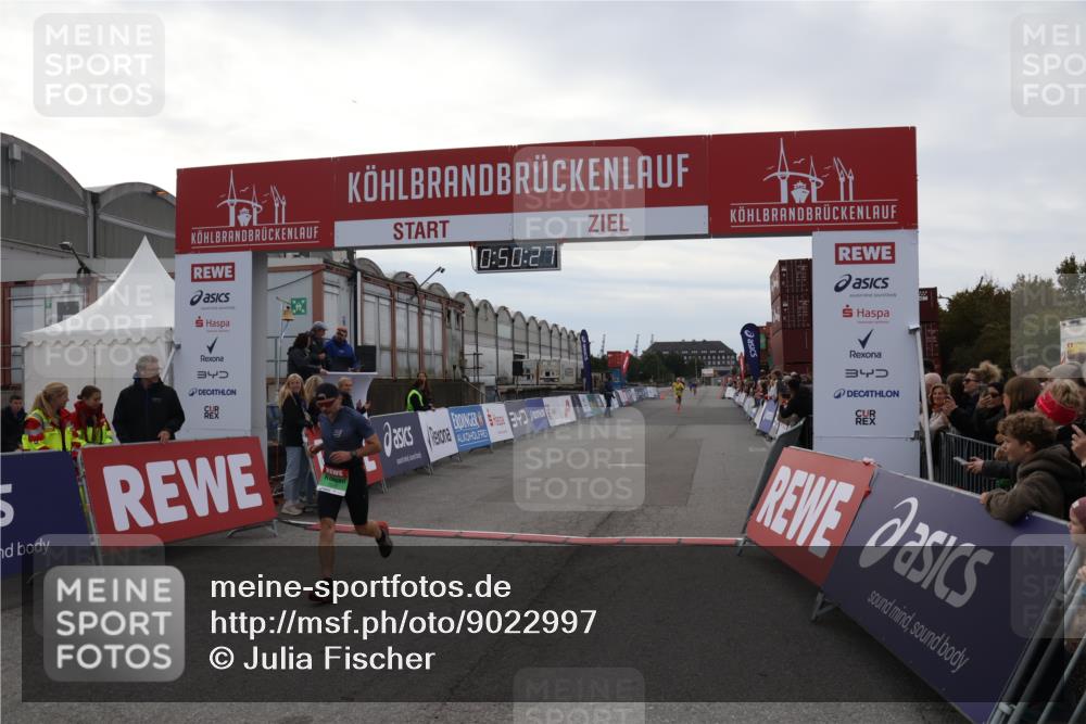 03.10.2025 - Köhlbrandbrückenlauf Julia Fischer http://msf.ph/oto/9022997 03.10.2025 15:50:27 Ziel 7045, 7140, 9713 meine-sportfotos.de