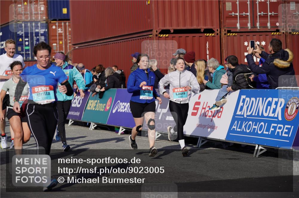 03.10.2025 - Köhlbrandbrückenlauf Michael Burmester http://msf.ph/oto/9023005 03.10.2025 10:25:11 Ziel 1814, 2019, 2036, 2083, 2249, 2250, 2393, 2618, 2828, 2873, 3003, 3004, 3084, 3234, 3405, 3519, 3520, 3706 meine-sportfotos.de