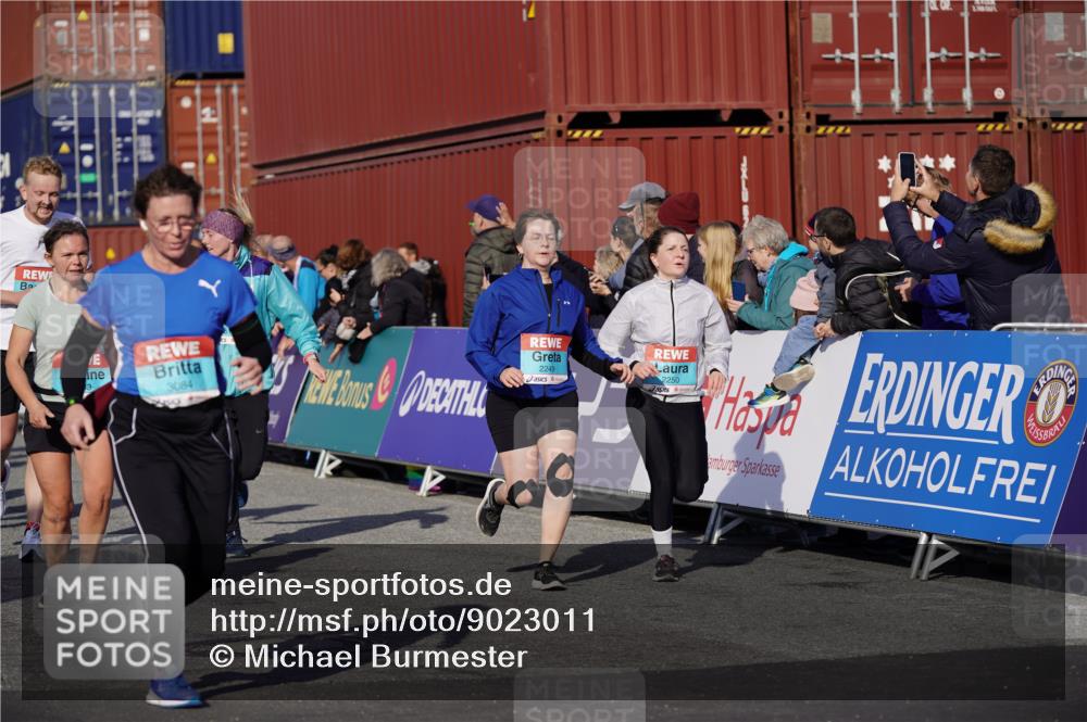 03.10.2025 - Köhlbrandbrückenlauf Michael Burmester http://msf.ph/oto/9023011 03.10.2025 10:25:11 Ziel 1814, 2019, 2036, 2083, 2249, 2250, 2393, 2618, 2828, 2873, 3003, 3004, 3084, 3234, 3405, 3519, 3520, 3706 meine-sportfotos.de