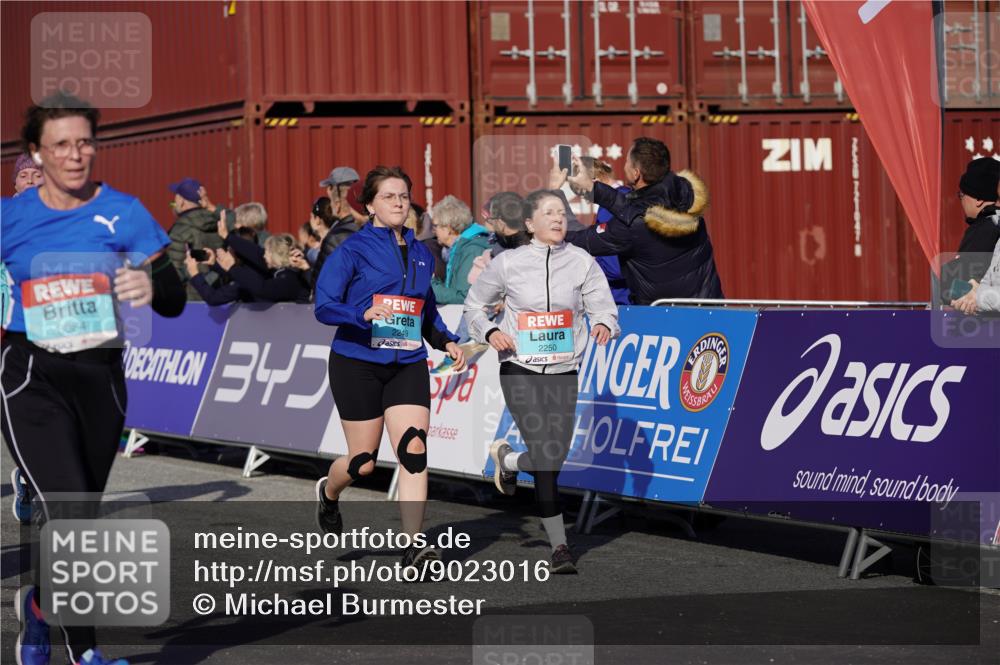 03.10.2025 - Köhlbrandbrückenlauf Michael Burmester http://msf.ph/oto/9023016 03.10.2025 10:25:12 Ziel 1814, 2019, 2036, 2083, 2249, 2250, 2393, 2417, 2618, 2828, 2873, 3003, 3004, 3084, 3102, 3234, 3405, 3519, 3520, 3706, 3771 meine-sportfotos.de