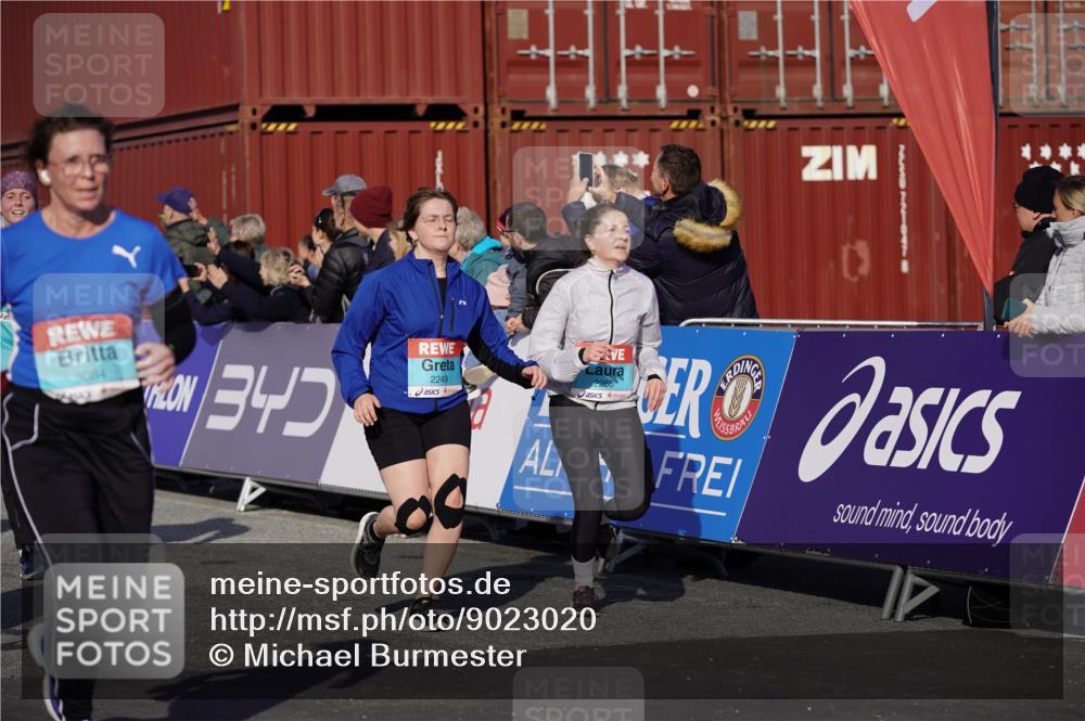03.10.2025 - Köhlbrandbrückenlauf Michael Burmester http://msf.ph/oto/9023020 03.10.2025 10:25:12 Ziel 1814, 2019, 2036, 2083, 2249, 2250, 2393, 2417, 2618, 2828, 2873, 3003, 3004, 3084, 3102, 3234, 3405, 3519, 3520, 3706, 3771 meine-sportfotos.de