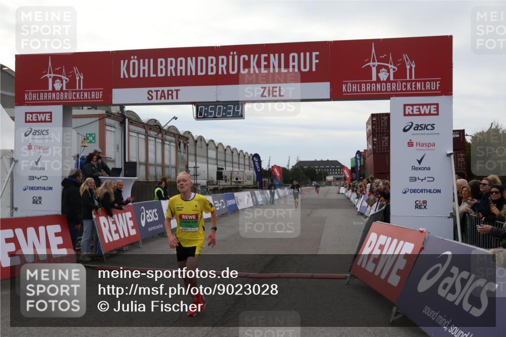 03.10.2025 - Köhlbrandbrückenlauf Julia Fischer http://msf.ph/oto/9023028 03.10.2025 15:50:34 Ziel 7036, 7045, 7140 meine-sportfotos.de