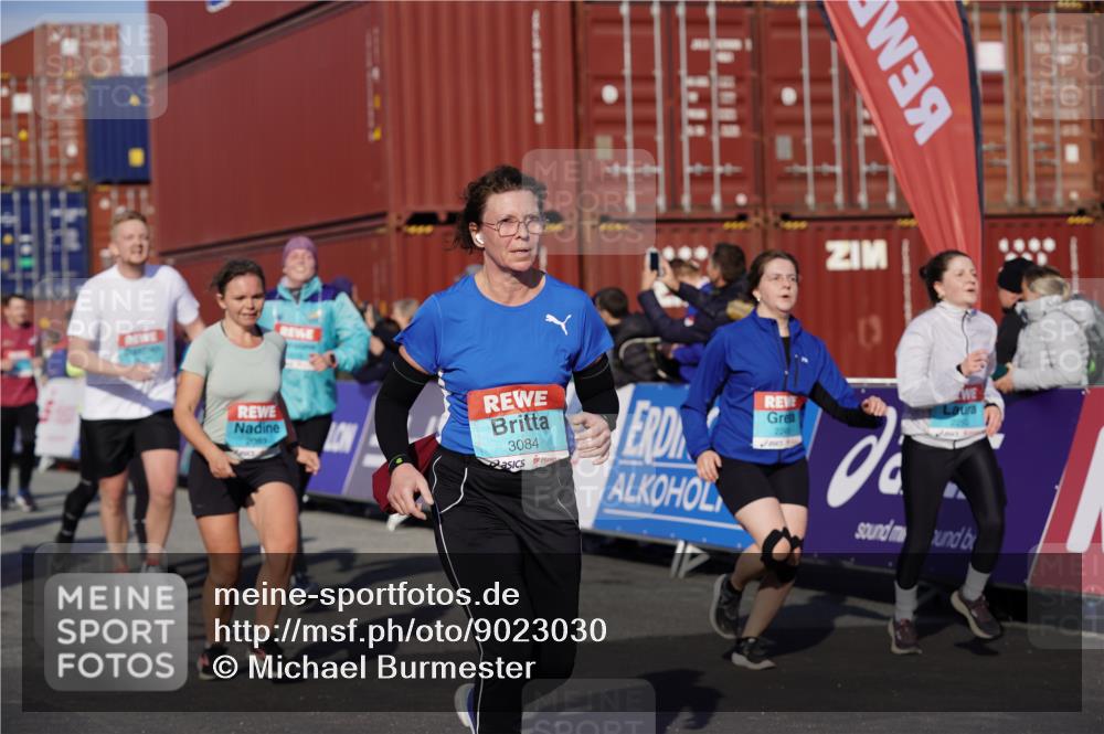 03.10.2025 - Köhlbrandbrückenlauf Michael Burmester http://msf.ph/oto/9023030 03.10.2025 10:25:13 Ziel 1967, 2019, 2036, 2083, 2151, 2249, 2250, 2393, 2417, 2509, 2618, 2828, 2873, 3003, 3004, 3084, 3102, 3405, 3519, 3520, 3706, 3771 meine-sportfotos.de