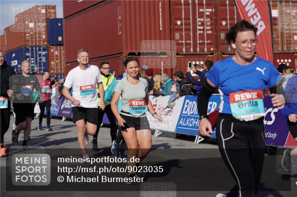 03.10.2025 - Köhlbrandbrückenlauf Michael Burmester http://msf.ph/oto/9023035 03.10.2025 10:25:13 Ziel 1967, 2019, 2036, 2083, 2151, 2249, 2250, 2393, 2417, 2509, 2618, 2828, 2873, 3003, 3004, 3084, 3102, 3405, 3519, 3520, 3706, 3771 meine-sportfotos.de