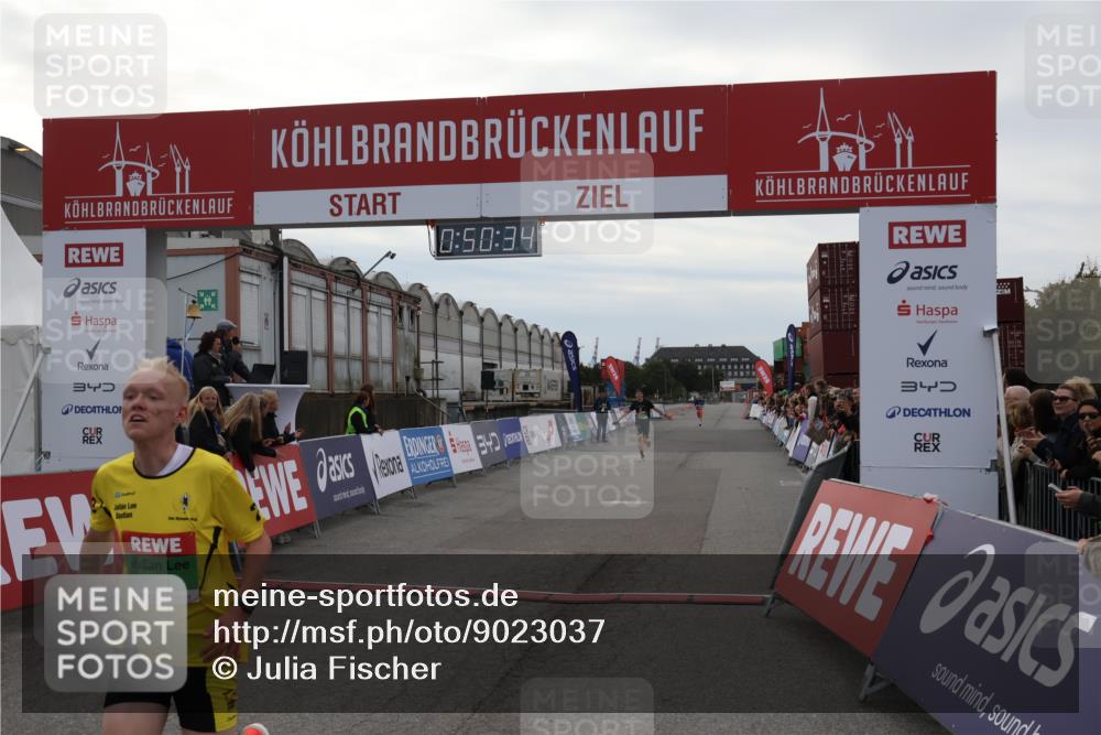 03.10.2025 - Köhlbrandbrückenlauf Julia Fischer http://msf.ph/oto/9023037 03.10.2025 15:50:34 Ziel 7036, 7045, 7140 meine-sportfotos.de