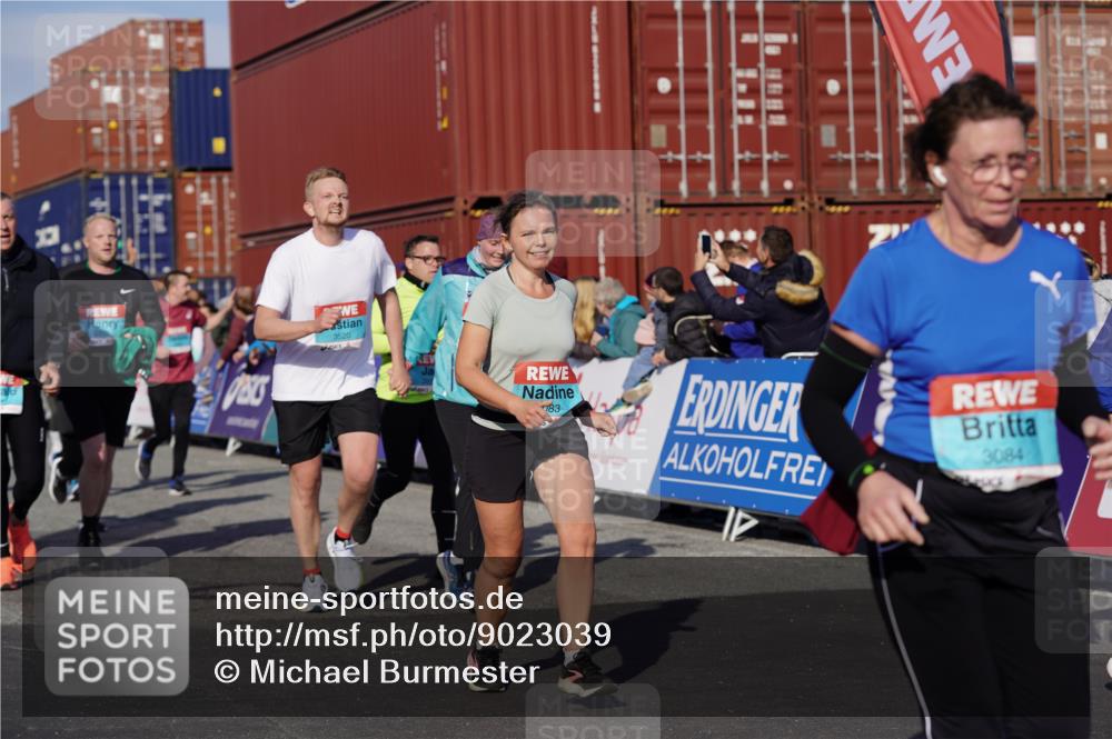 03.10.2025 - Köhlbrandbrückenlauf Michael Burmester http://msf.ph/oto/9023039 03.10.2025 10:25:13 Ziel 1967, 2019, 2036, 2083, 2151, 2249, 2250, 2393, 2417, 2509, 2618, 2828, 2873, 3003, 3004, 3084, 3102, 3405, 3519, 3520, 3706, 3771 meine-sportfotos.de