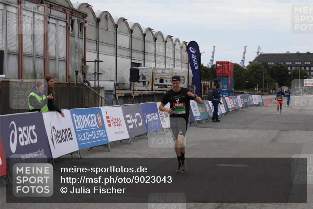 03.10.2025 - Köhlbrandbrückenlauf Julia Fischer http://msf.ph/oto/9023043 03.10.2025 15:50:37 Ziel 7036, 7140 meine-sportfotos.de