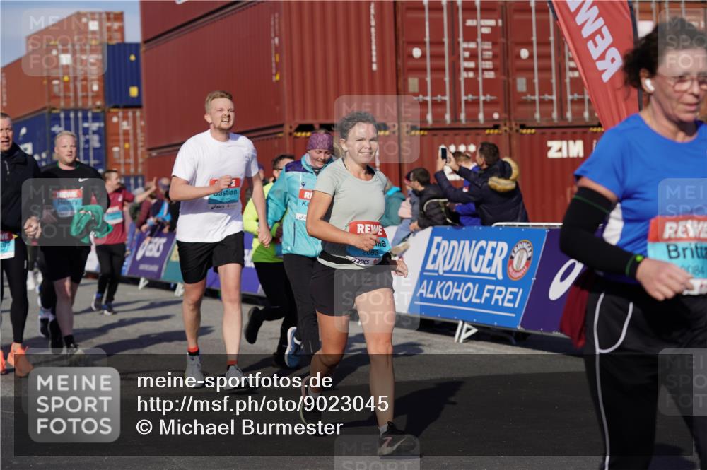 03.10.2025 - Köhlbrandbrückenlauf Michael Burmester http://msf.ph/oto/9023045 03.10.2025 10:25:14 Ziel 1967, 2019, 2036, 2083, 2151, 2249, 2250, 2393, 2417, 2509, 2618, 2828, 2873, 3003, 3004, 3084, 3102, 3159, 3389, 3405, 3519, 3520, 3706, 3771 meine-sportfotos.de