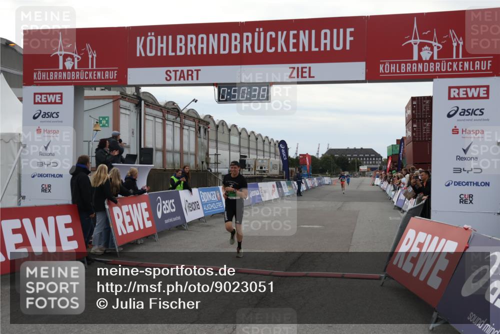 03.10.2025 - Köhlbrandbrückenlauf Julia Fischer http://msf.ph/oto/9023051 03.10.2025 15:50:39 Ziel 7036, 7140 meine-sportfotos.de