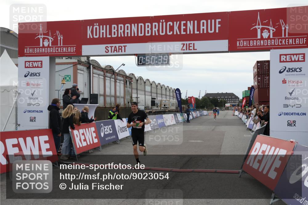 03.10.2025 - Köhlbrandbrückenlauf Julia Fischer http://msf.ph/oto/9023054 03.10.2025 15:50:39 Ziel 7036, 7140 meine-sportfotos.de