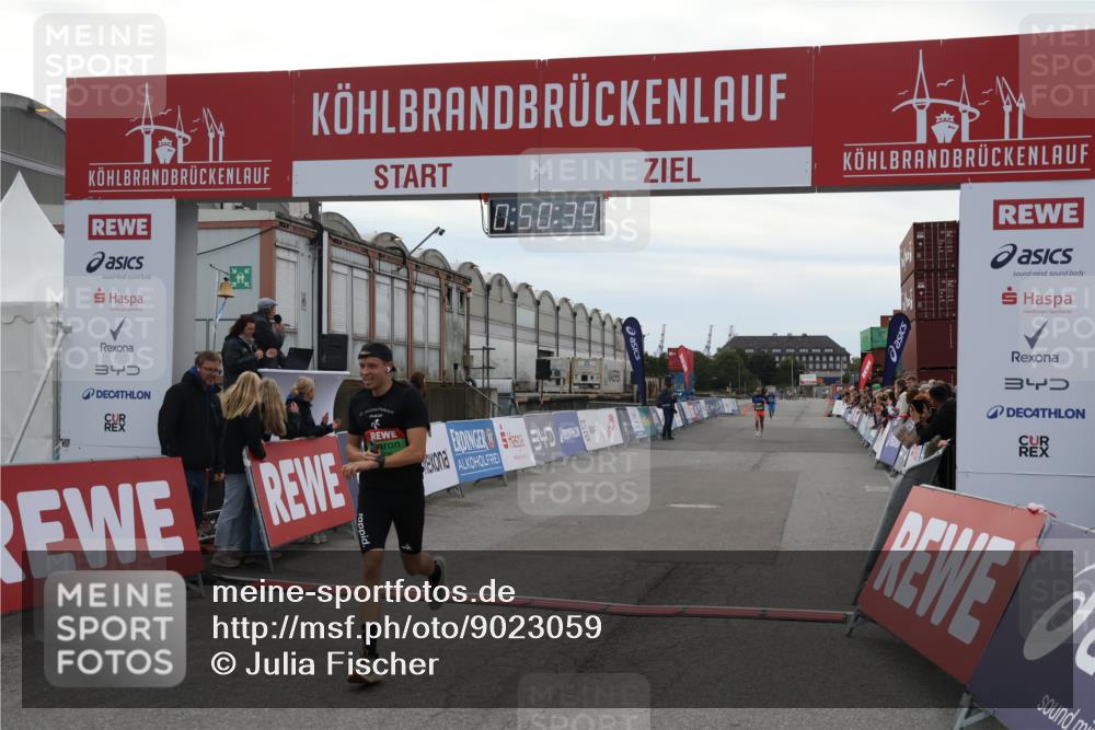 03.10.2025 - Köhlbrandbrückenlauf Julia Fischer http://msf.ph/oto/9023059 03.10.2025 15:50:40 Ziel 7020, 7036, 7140 meine-sportfotos.de