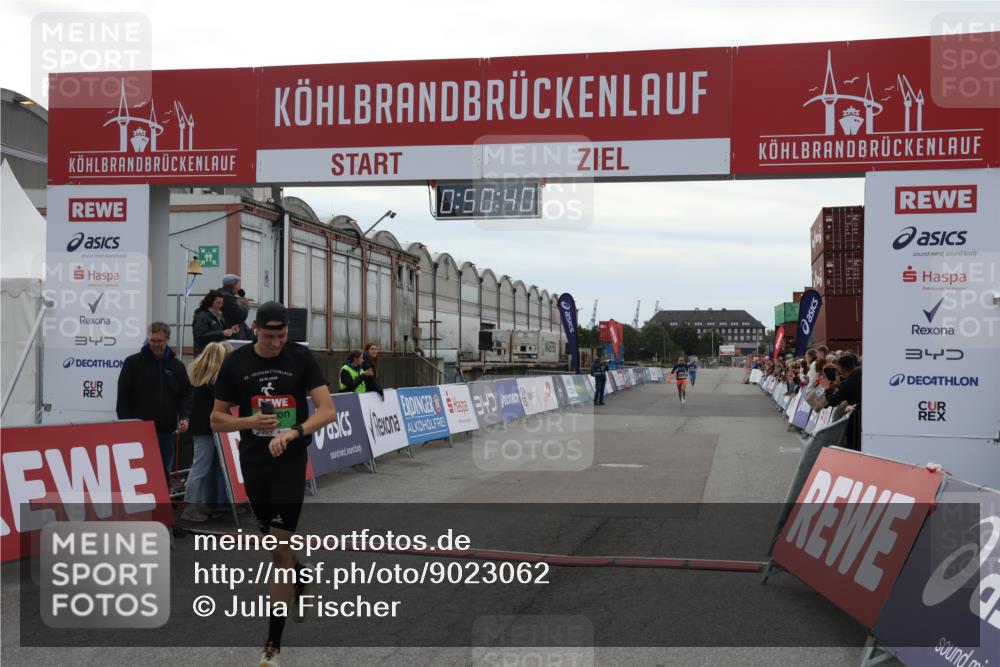 03.10.2025 - Köhlbrandbrückenlauf Julia Fischer http://msf.ph/oto/9023062 03.10.2025 15:50:40 Ziel 7020, 7036, 7140 meine-sportfotos.de