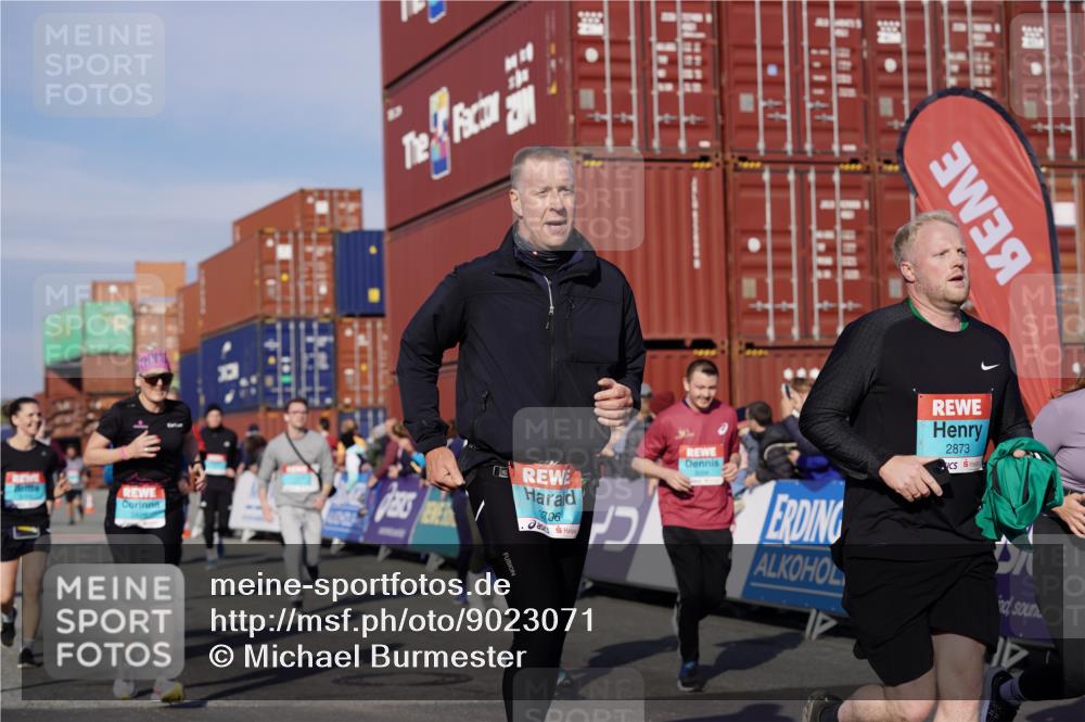 03.10.2025 - Köhlbrandbrückenlauf Michael Burmester http://msf.ph/oto/9023071 03.10.2025 10:25:16 Ziel 1414, 1967, 2019, 2036, 2083, 2151, 2249, 2250, 2393, 2417, 2509, 2618, 2828, 2873, 3003, 3004, 3102, 3159, 3389, 3405, 3519, 3520, 3706, 3713, 3771 meine-sportfotos.de