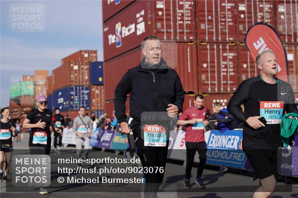 03.10.2025 - Köhlbrandbrückenlauf Michael Burmester http://msf.ph/oto/9023076 03.10.2025 10:25:16 Ziel 1414, 1967, 2019, 2036, 2083, 2151, 2249, 2250, 2393, 2417, 2509, 2618, 2828, 2873, 3003, 3004, 3102, 3159, 3389, 3405, 3519, 3520, 3706, 3713, 3771 meine-sportfotos.de