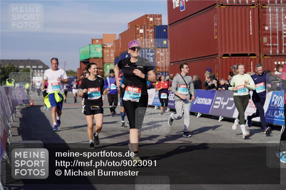 03.10.2025 - Köhlbrandbrückenlauf Michael Burmester http://msf.ph/oto/9023091 03.10.2025 10:25:17 Ziel 1414, 1967, 2019, 2036, 2151, 2249, 2250, 2393, 2417, 2509, 2618, 2828, 2873, 3003, 3004, 3102, 3159, 3389, 3405, 3519, 3520, 3706, 3713, 3771 meine-sportfotos.de