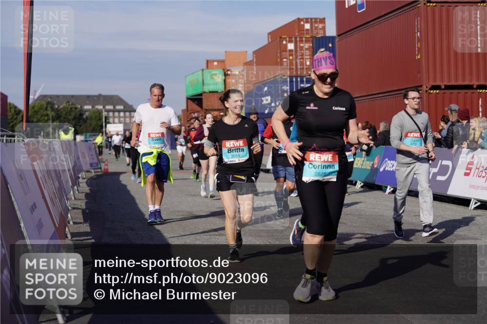03.10.2025 - Köhlbrandbrückenlauf Michael Burmester http://msf.ph/oto/9023096 03.10.2025 10:25:18 Ziel 1414, 1967, 2019, 2036, 2151, 2249, 2250, 2393, 2417, 2509, 2618, 2828, 2873, 3003, 3004, 3102, 3159, 3389, 3405, 3520, 3713, 3771 meine-sportfotos.de