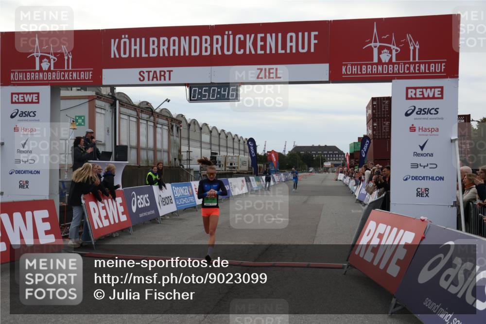 03.10.2025 - Köhlbrandbrückenlauf Julia Fischer http://msf.ph/oto/9023099 03.10.2025 15:50:46 Ziel 7020, 7036, 7065 meine-sportfotos.de