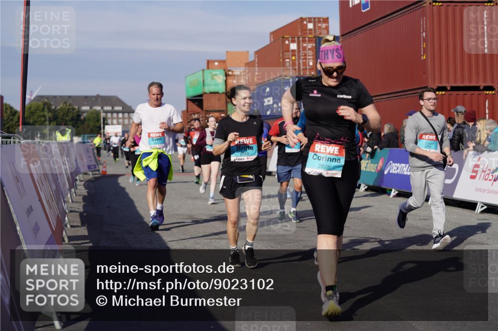 03.10.2025 - Köhlbrandbrückenlauf Michael Burmester http://msf.ph/oto/9023102 03.10.2025 10:25:18 Ziel 1414, 1967, 2019, 2036, 2151, 2249, 2250, 2393, 2417, 2509, 2618, 2828, 2873, 3003, 3004, 3102, 3159, 3389, 3405, 3520, 3713, 3771 meine-sportfotos.de