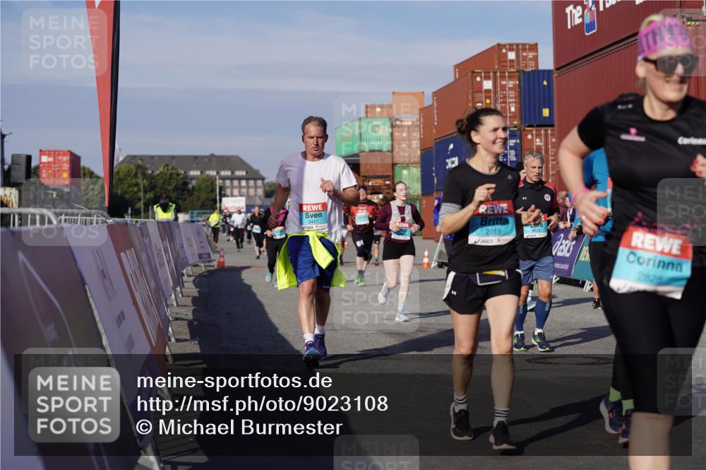 03.10.2025 - Köhlbrandbrückenlauf Michael Burmester http://msf.ph/oto/9023108 03.10.2025 10:25:19 Ziel 1414, 1967, 2019, 2036, 2151, 2393, 2417, 2509, 2618, 2828, 3003, 3004, 3102, 3159, 3389, 3405, 3713, 3771 meine-sportfotos.de