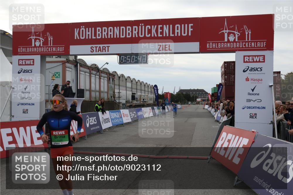 03.10.2025 - Köhlbrandbrückenlauf Julia Fischer http://msf.ph/oto/9023112 03.10.2025 15:50:48 Ziel 7020, 7036, 7065 meine-sportfotos.de