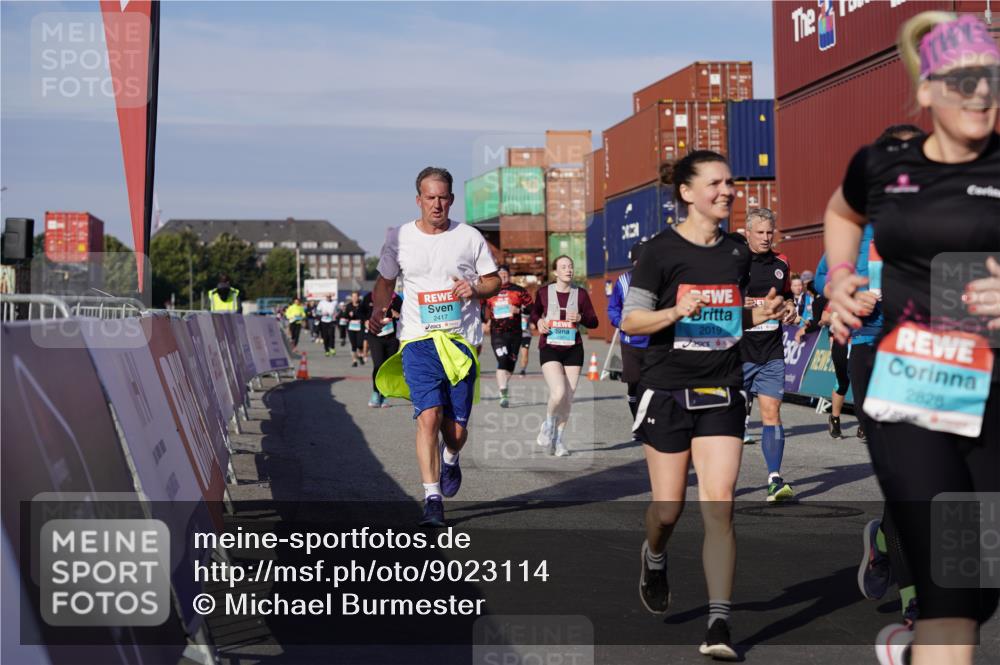 03.10.2025 - Köhlbrandbrückenlauf Michael Burmester http://msf.ph/oto/9023114 03.10.2025 10:25:19 Ziel 1414, 1967, 2019, 2036, 2151, 2393, 2417, 2509, 2618, 2828, 3003, 3004, 3102, 3159, 3389, 3405, 3713, 3771 meine-sportfotos.de