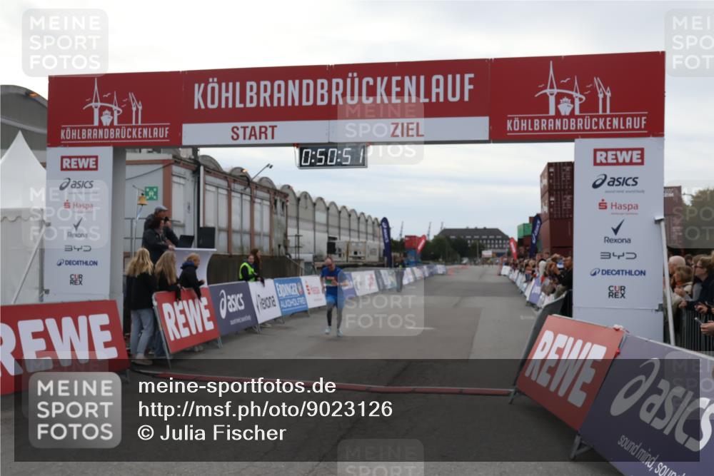 03.10.2025 - Köhlbrandbrückenlauf Julia Fischer http://msf.ph/oto/9023126 03.10.2025 15:50:51 Ziel 7020, 7065 meine-sportfotos.de