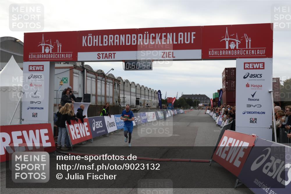 03.10.2025 - Köhlbrandbrückenlauf Julia Fischer http://msf.ph/oto/9023132 03.10.2025 15:50:52 Ziel 7020, 7065 meine-sportfotos.de