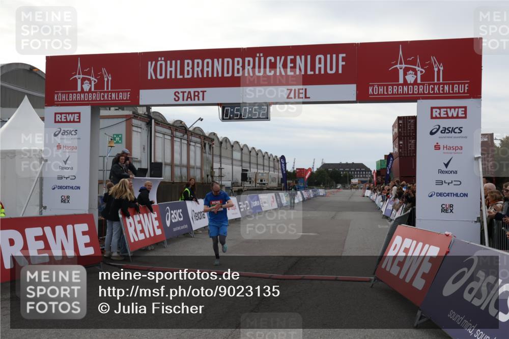 03.10.2025 - Köhlbrandbrückenlauf Julia Fischer http://msf.ph/oto/9023135 03.10.2025 15:50:52 Ziel 7020, 7065 meine-sportfotos.de