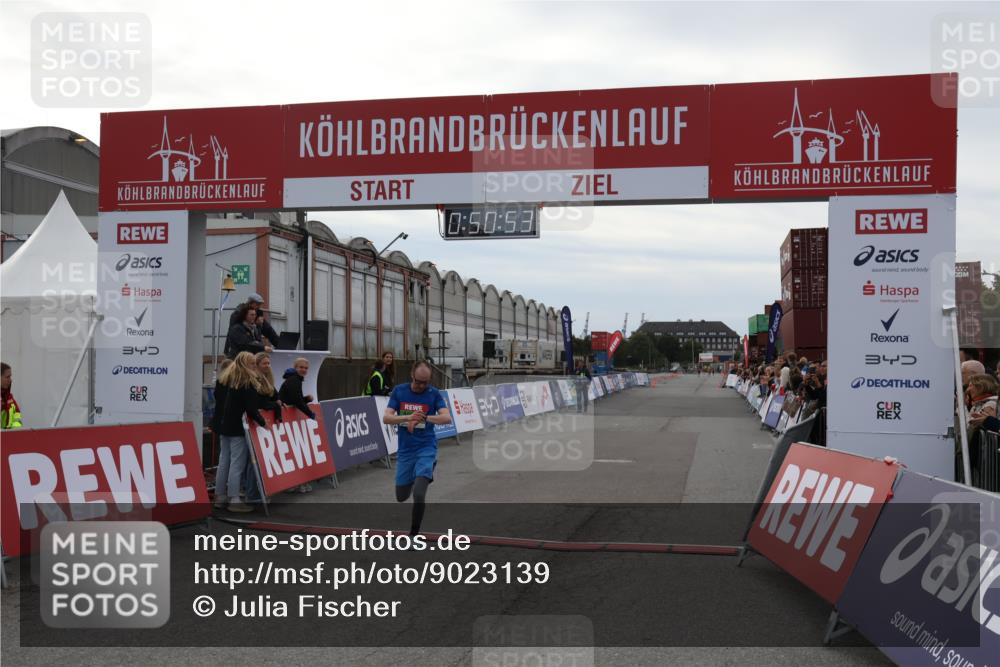 03.10.2025 - Köhlbrandbrückenlauf Julia Fischer http://msf.ph/oto/9023139 03.10.2025 15:50:53 Ziel 7020, 7065 meine-sportfotos.de