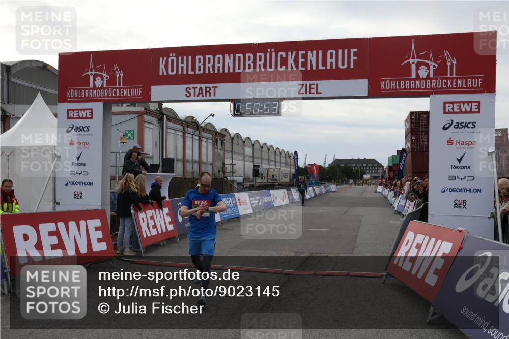 03.10.2025 - Köhlbrandbrückenlauf Julia Fischer http://msf.ph/oto/9023145 03.10.2025 15:50:53 Ziel 7020, 7065 meine-sportfotos.de