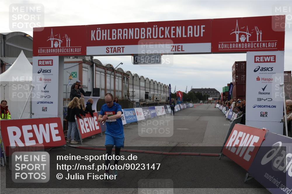 03.10.2025 - Köhlbrandbrückenlauf Julia Fischer http://msf.ph/oto/9023147 03.10.2025 15:50:54 Ziel 7020, 7065 meine-sportfotos.de