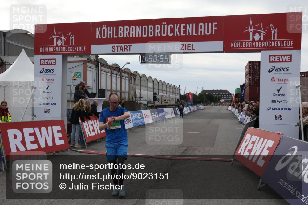 03.10.2025 - Köhlbrandbrückenlauf Julia Fischer http://msf.ph/oto/9023151 03.10.2025 15:50:54 Ziel 7020, 7065 meine-sportfotos.de
