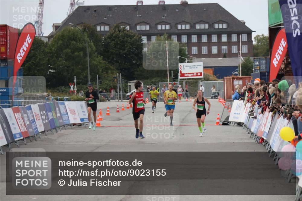 03.10.2025 - Köhlbrandbrückenlauf Julia Fischer http://msf.ph/oto/9023155 03.10.2025 15:51:14 Ziel  meine-sportfotos.de