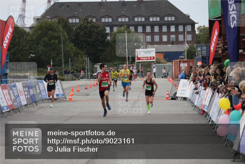 03.10.2025 - Köhlbrandbrückenlauf Julia Fischer http://msf.ph/oto/9023161 03.10.2025 15:51:15 Ziel  meine-sportfotos.de